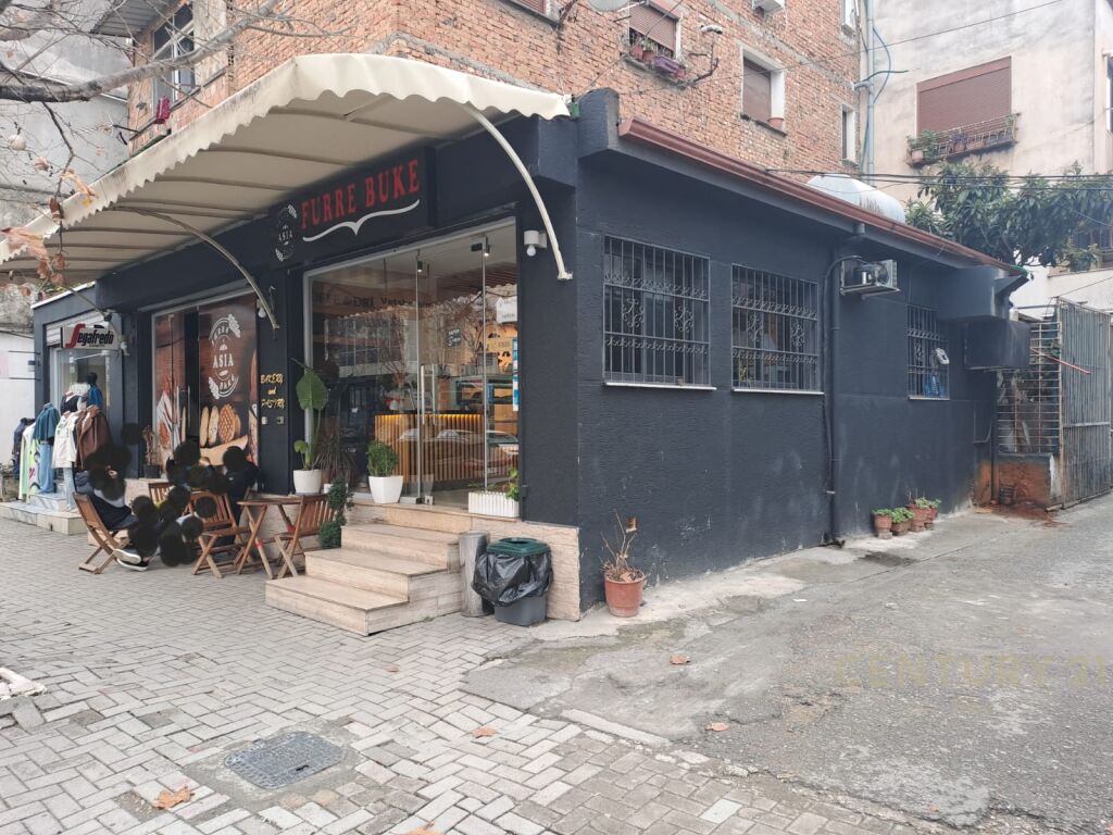 Tienda en venta en la calle hysen kertusha en el barrio 12!!!