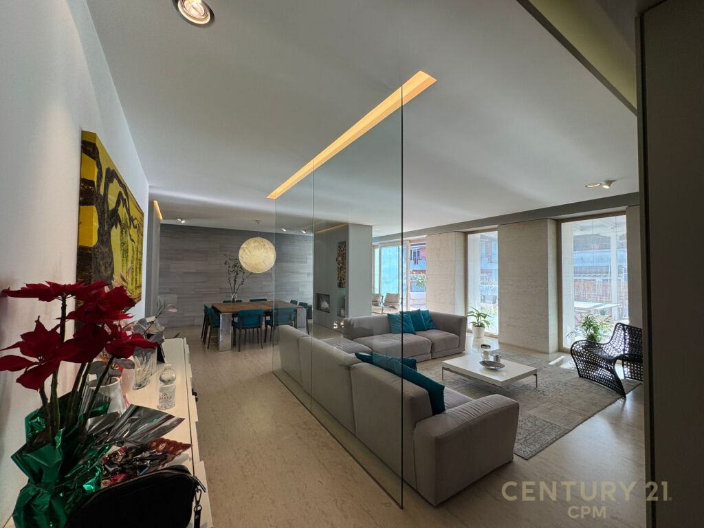 Penthouse 3+1+2 à venda + 2 lugares de estacionamento à venda