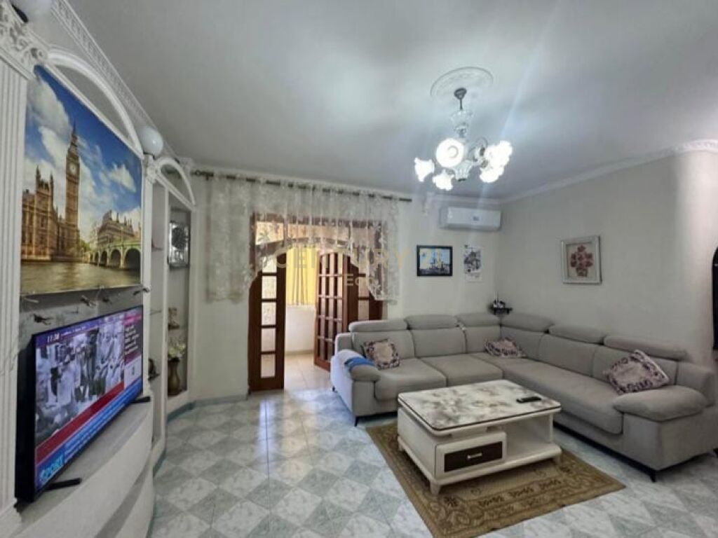 Appartamento in vendita 3+1 vicino alla scuola qemal mici, durres!