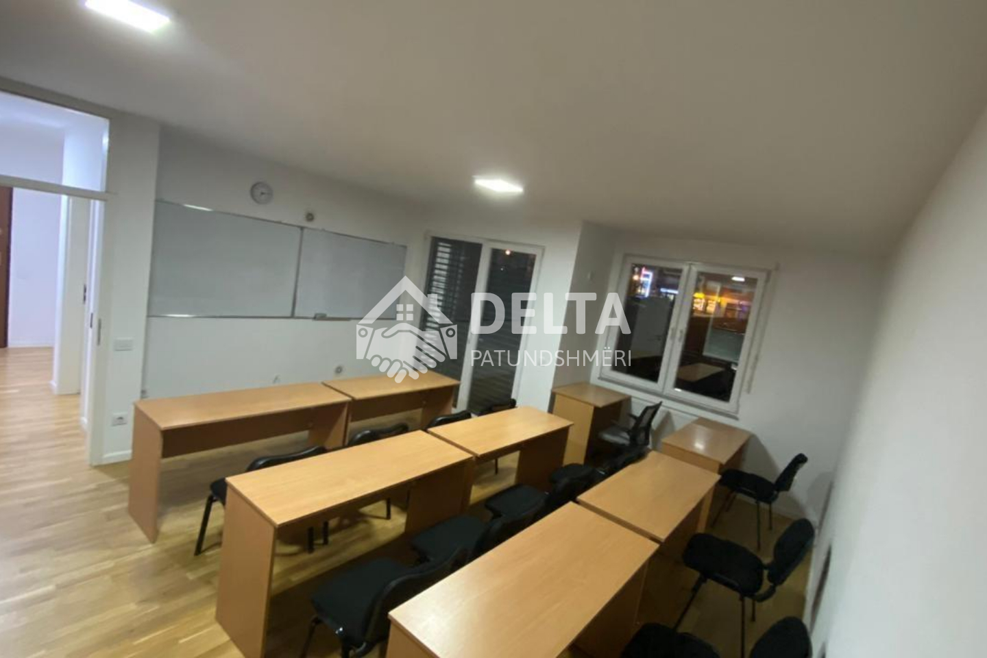 Zyrë me qira në rrugën b