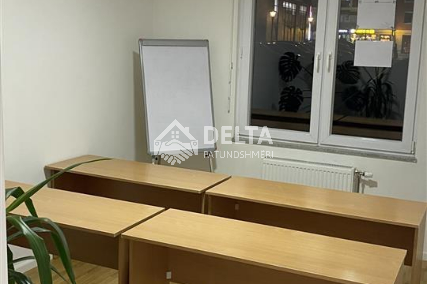 Zyrë me qira në rrugën b