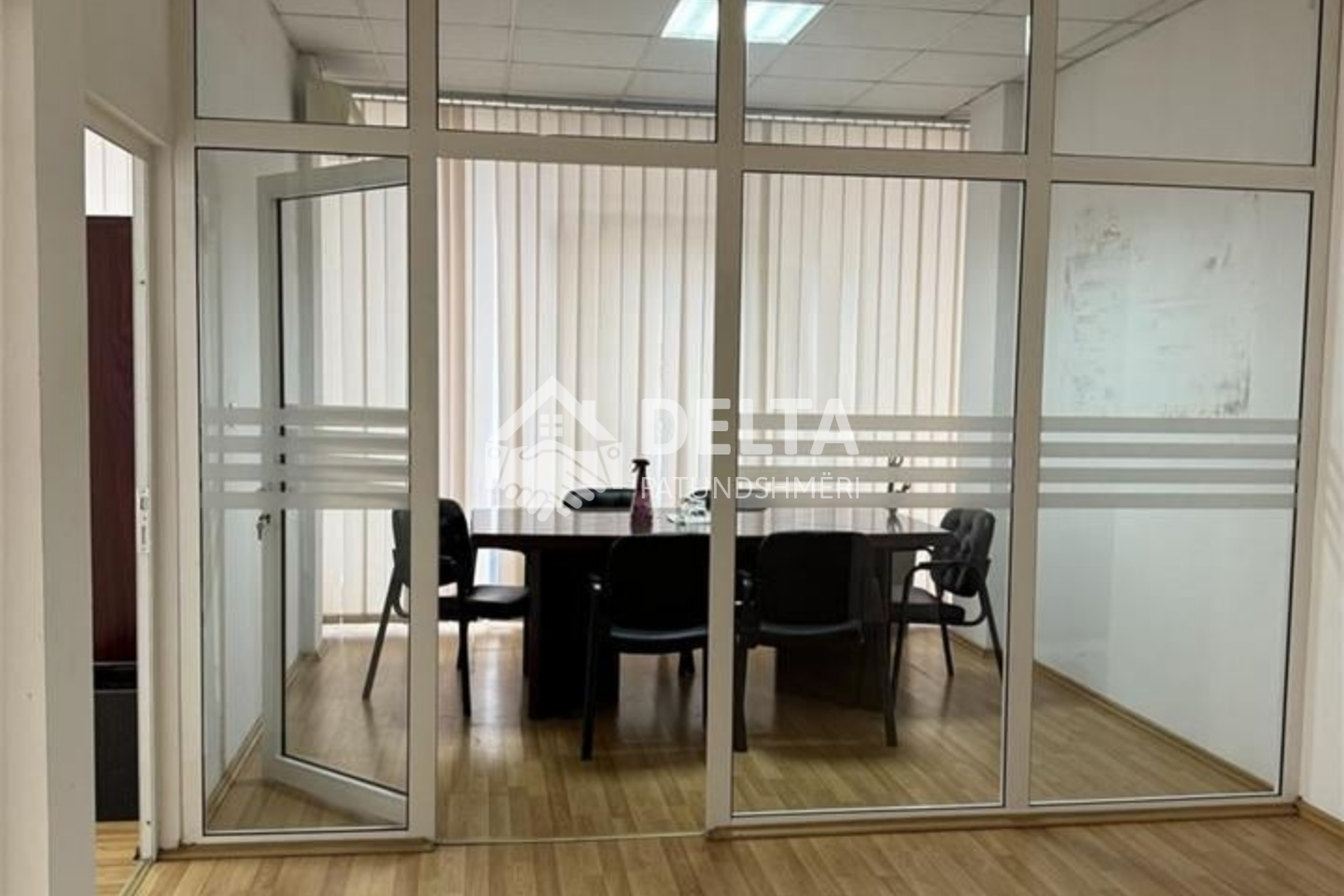 Zyre me qira në qendër