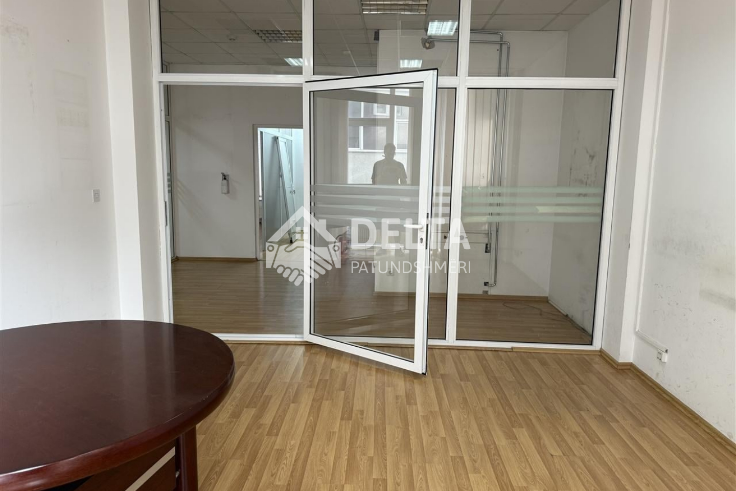 Zyre me qira në qendër