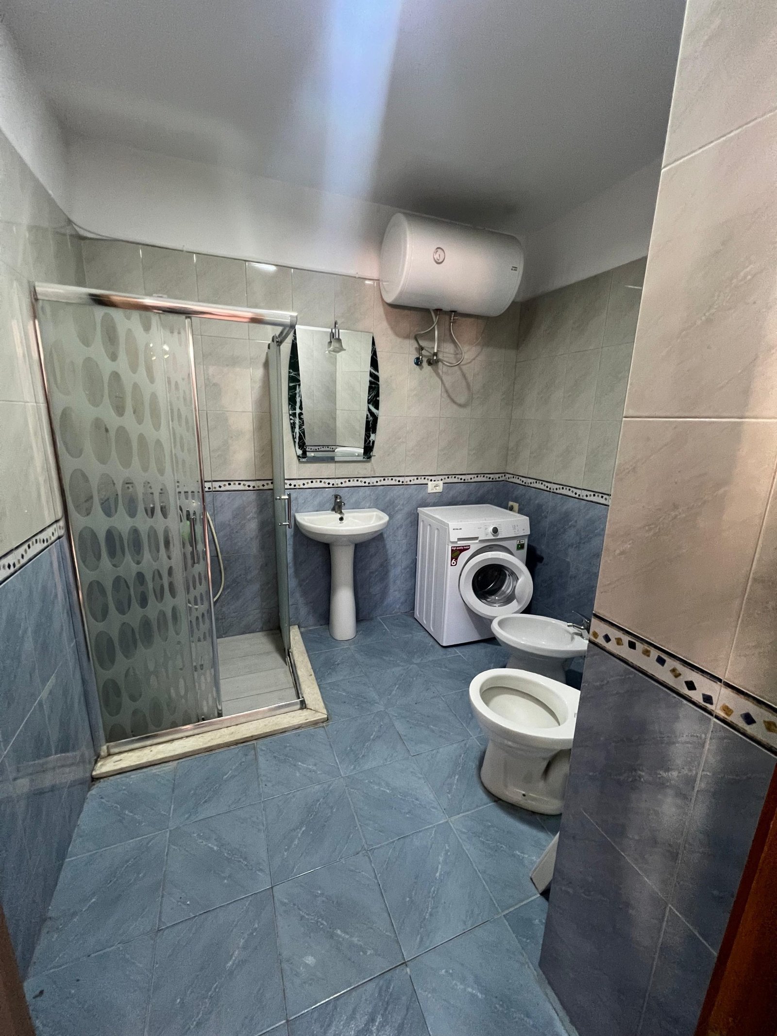 Apartment zur miete im zentrum von Durrës 2+1 im 5. Stock in der nähe des museums