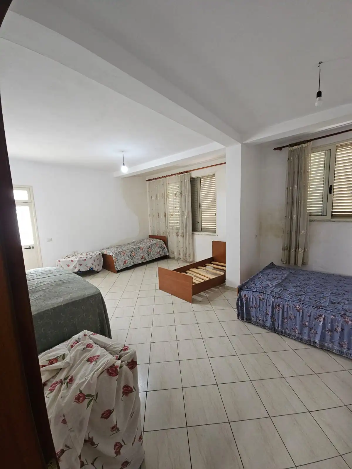 Villa à 3 étages à vendre à la plage de durres (3)