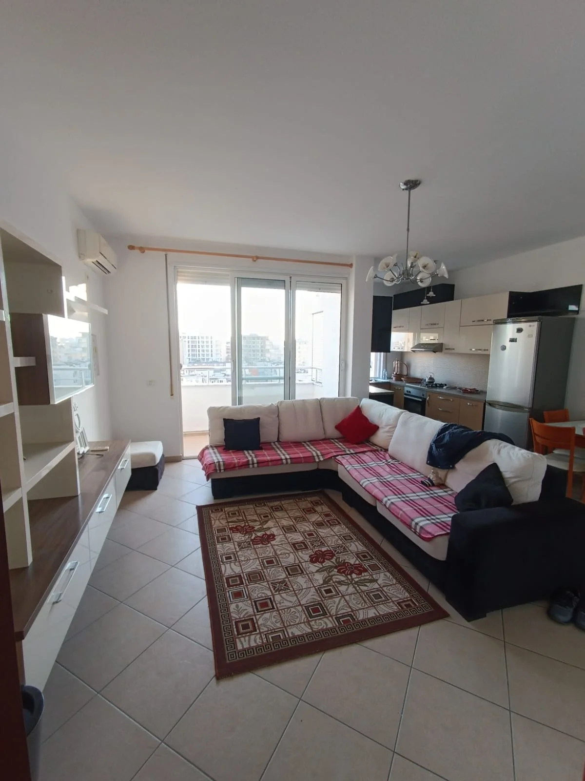Oportunidad 2+1 en kazazi durres