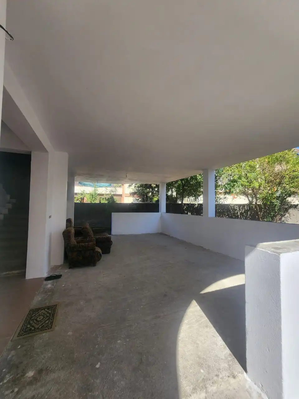 Villa à 2 étages à vendre à la plage de Durrës (4)
