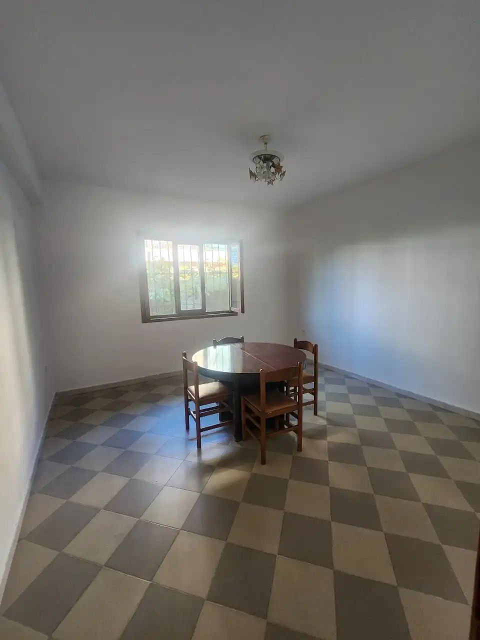 Villa à 2 étages à vendre à la plage de Durrës (5)