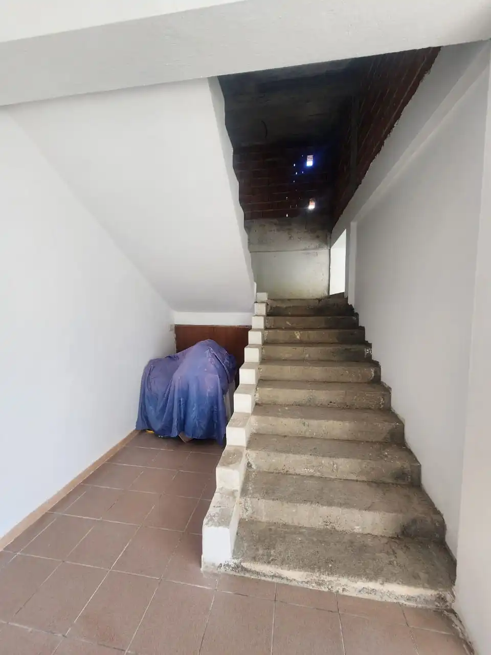 Villa à 2 étages à vendre à la plage de Durrës (6)