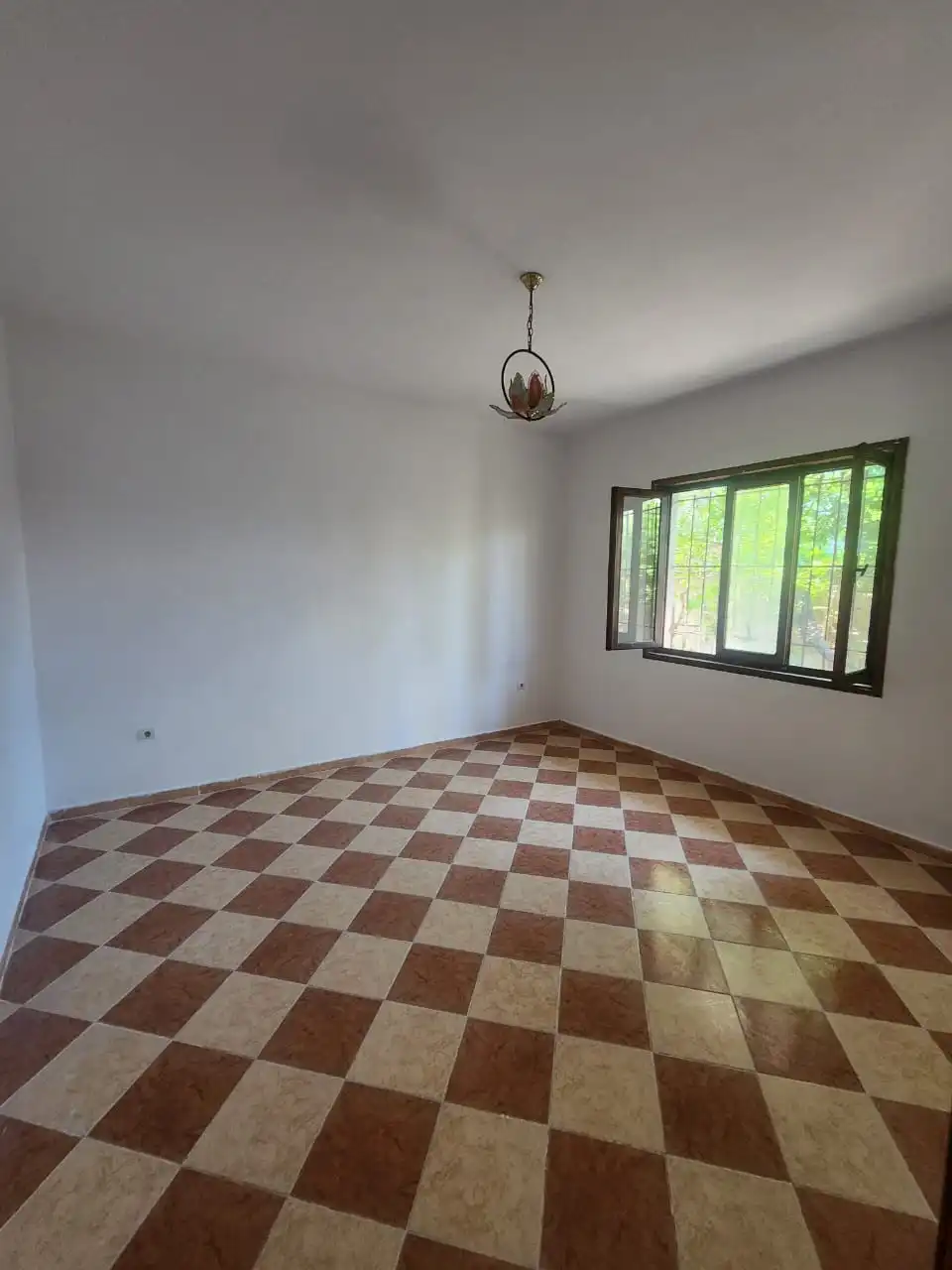 Villa à 2 étages à vendre à la plage de Durrës (7)