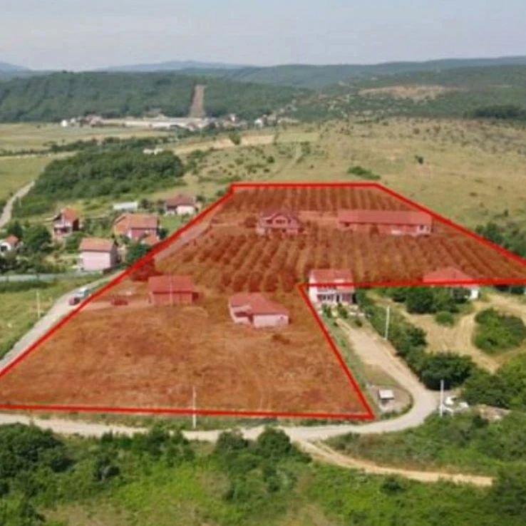 Terrain à vendre dans le village bregu i zi (carra beg) Lipjan