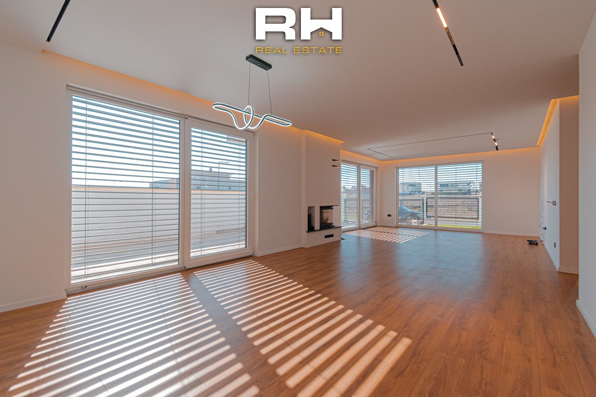 Casa de 296m² à venda no bairro qëndresa