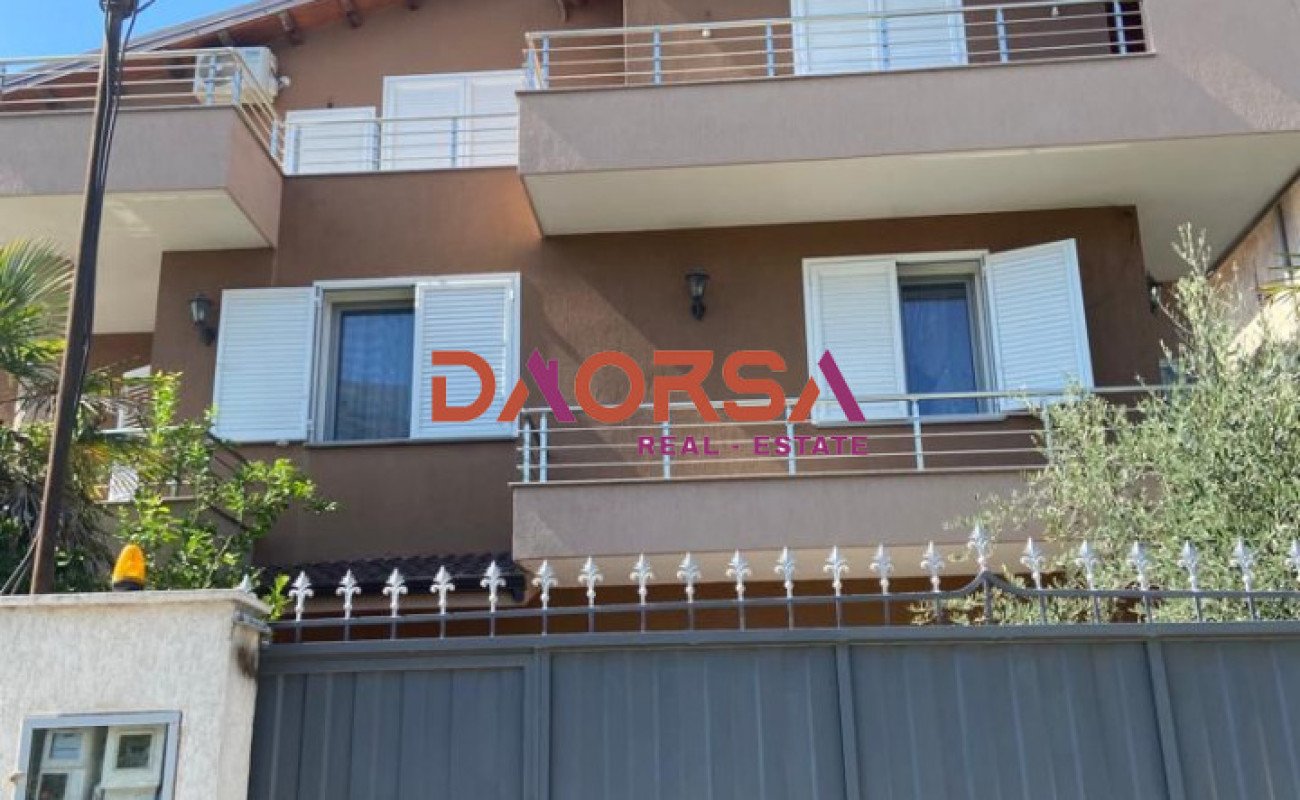 3-geschossiges gebäude mit grundstück zum verkauf – Durrës