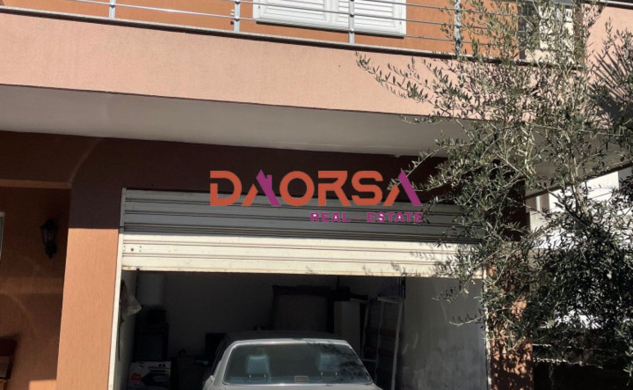 3-geschossiges gebäude mit grundstück zum verkauf – Durrës (4)