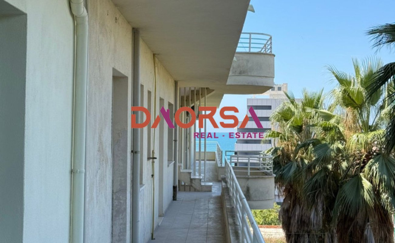 Shitet apartament 1+1 me parkim te shkëmbi kavajes