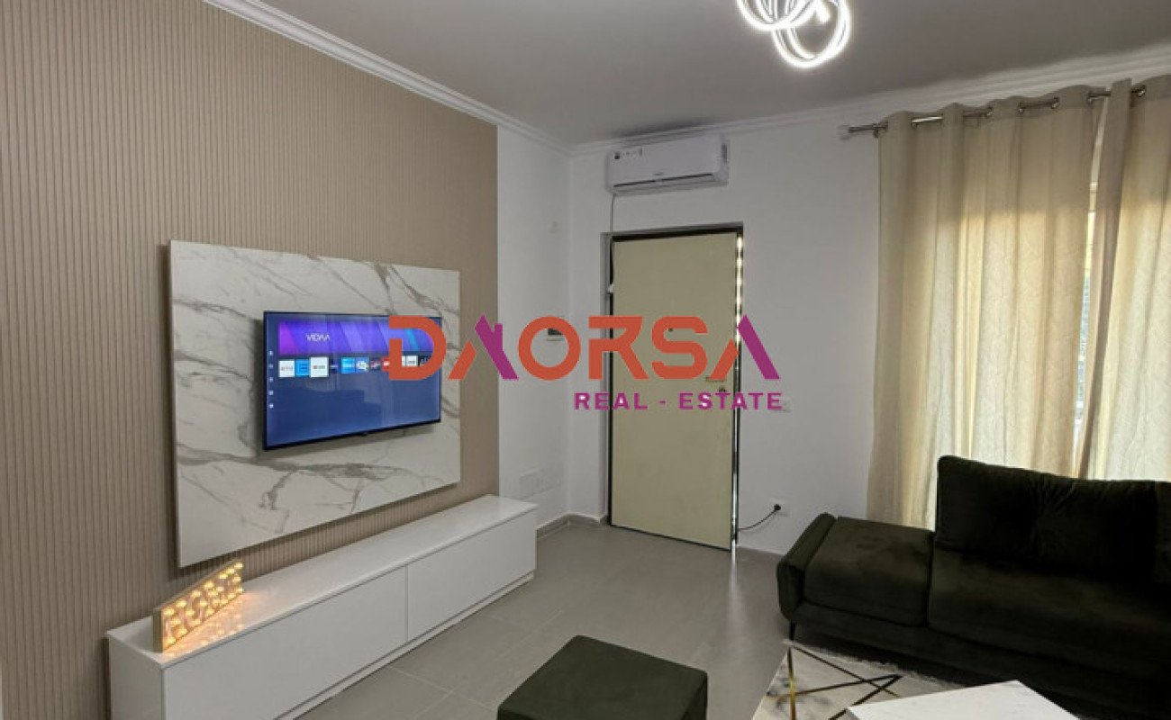 Shitet apartament 1+1 me parkim te shkëmbi kavajes