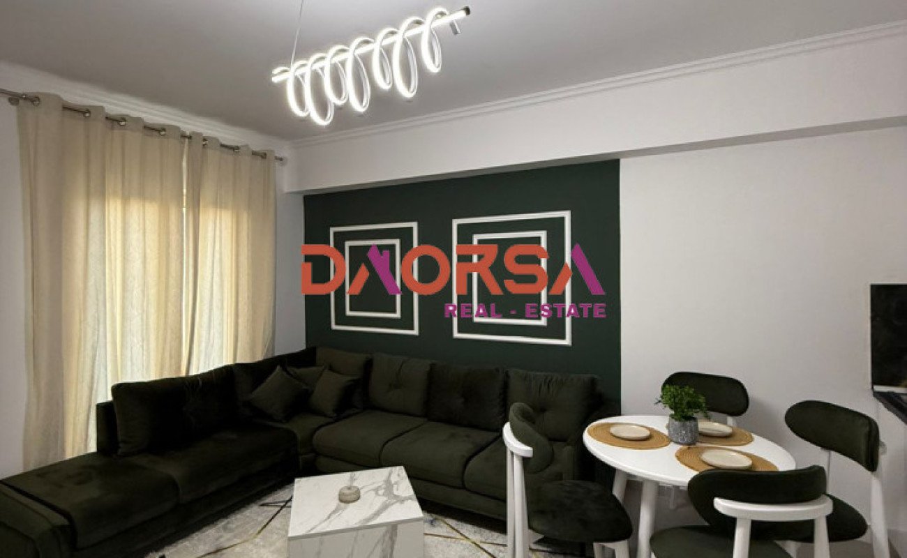 Shitet apartament 1+1 me parkim te shkëmbi kavajes