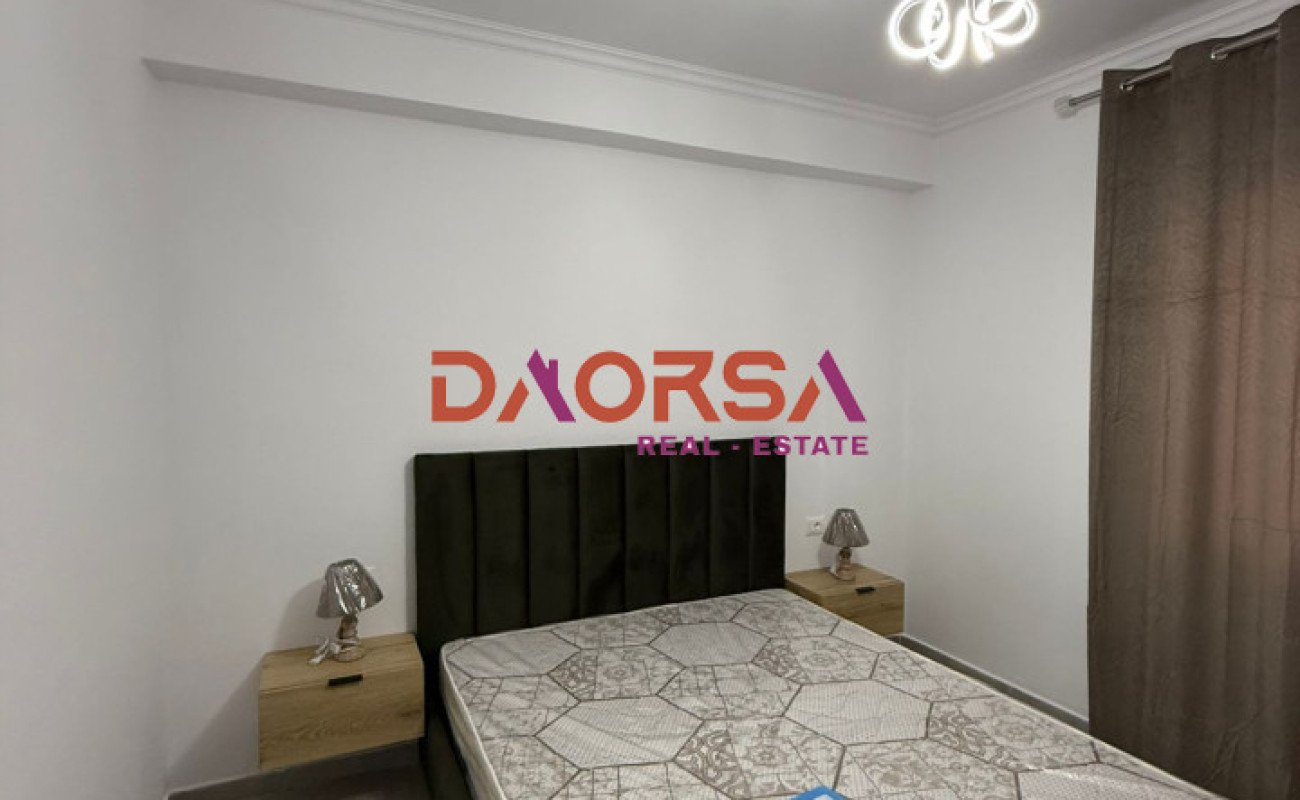 Shitet apartament 1+1 me parkim te shkëmbi kavajes