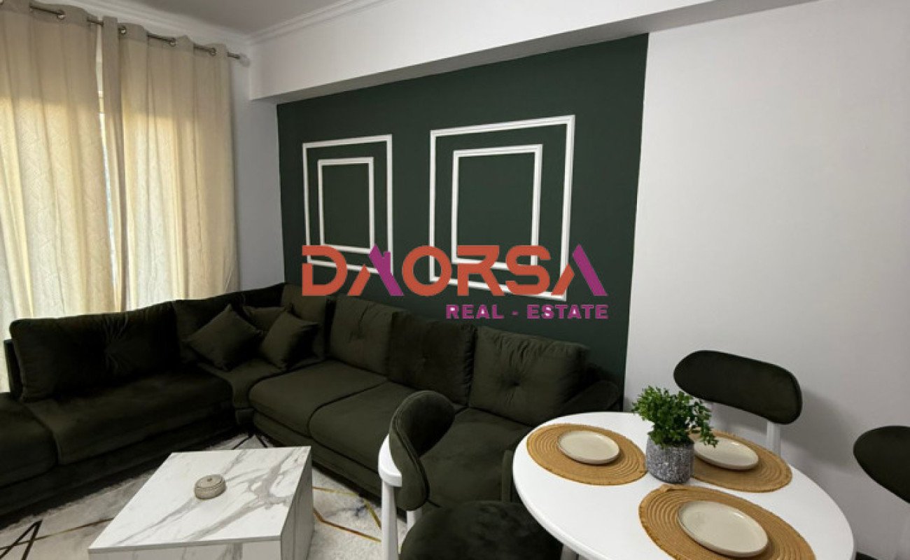 Shitet apartament 1+1 me parkim te shkëmbi kavajes