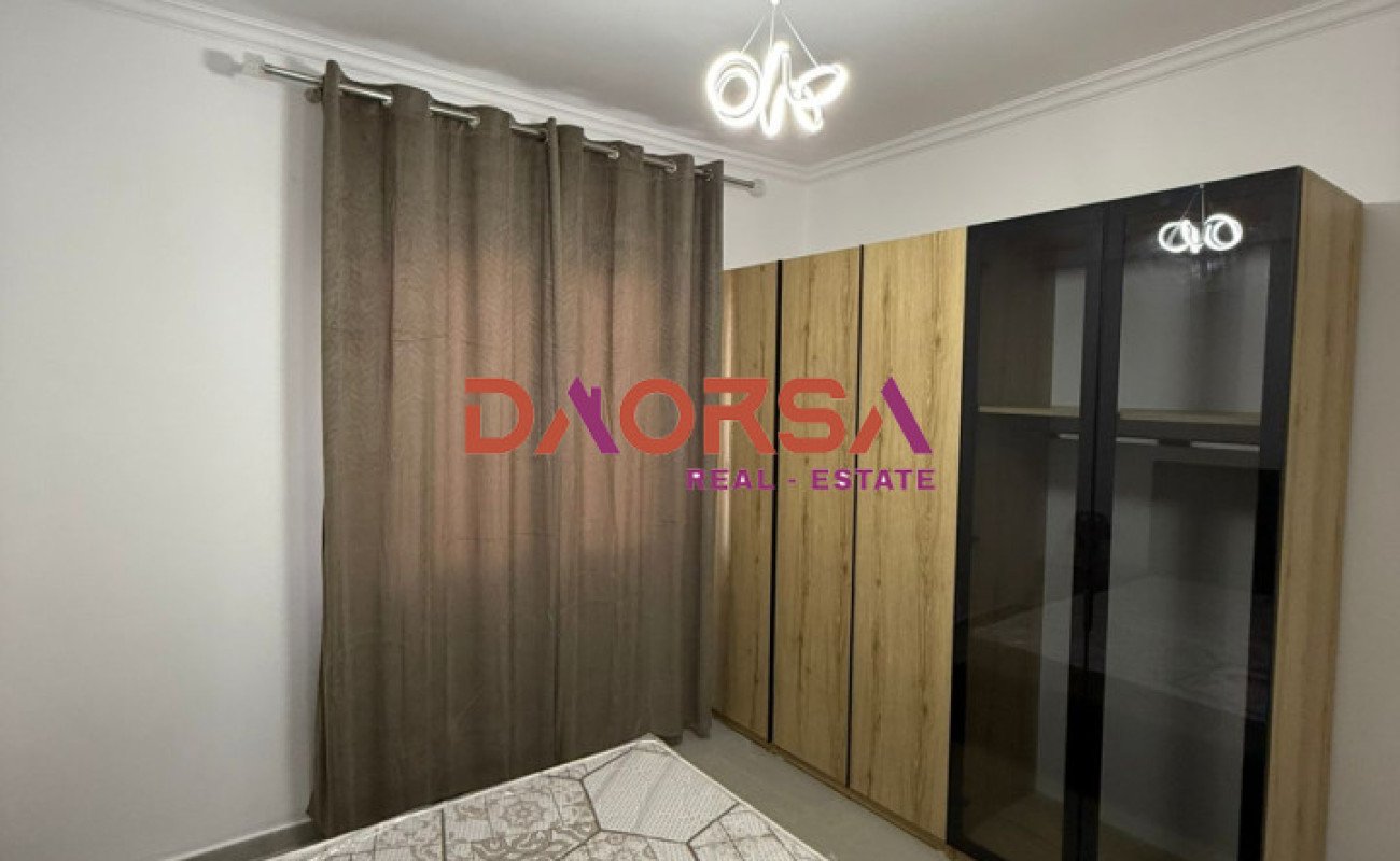 Shitet apartament 1+1 me parkim te shkëmbi kavajes