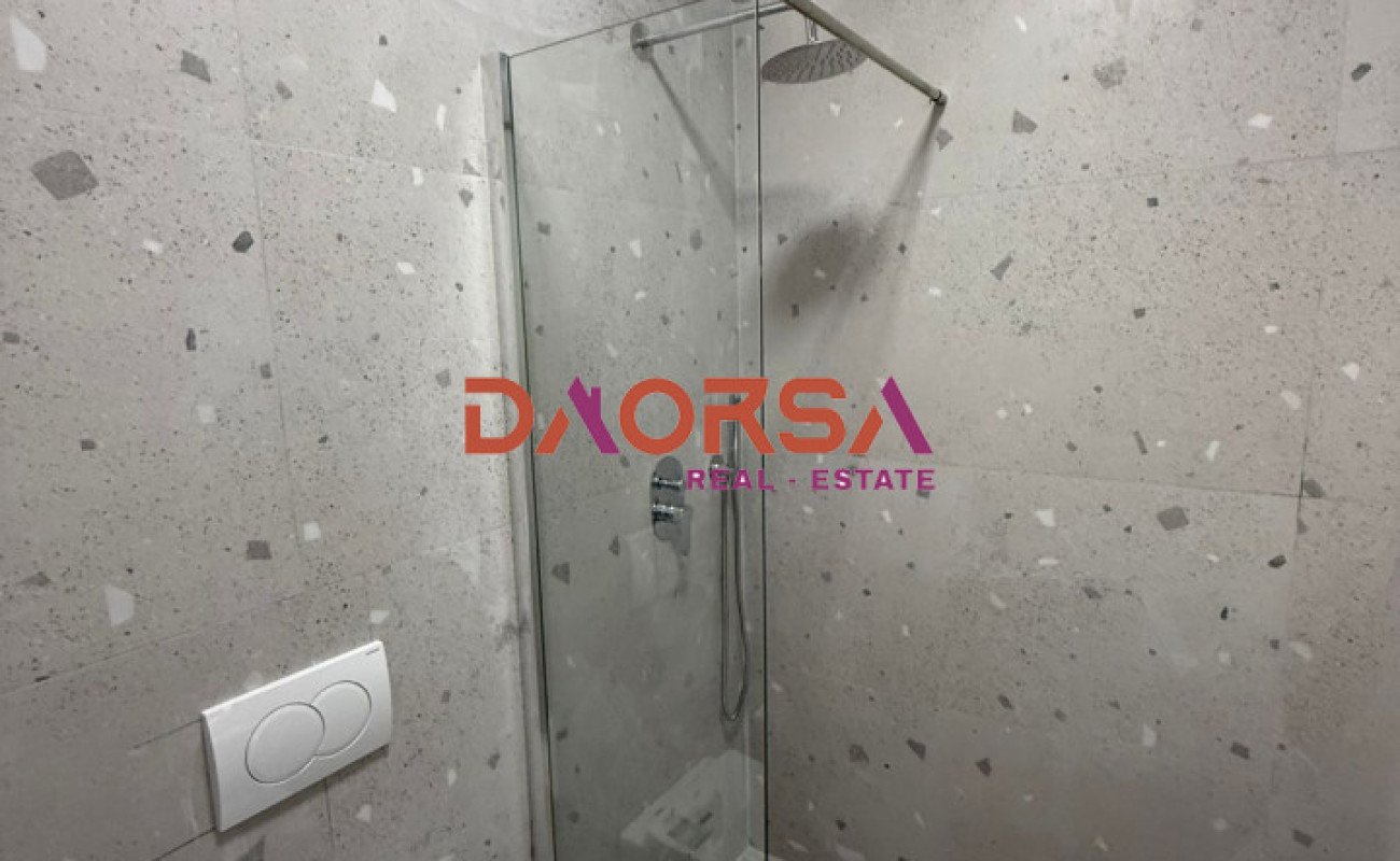 Shitet apartament 1+1 me parkim te shkëmbi kavajes