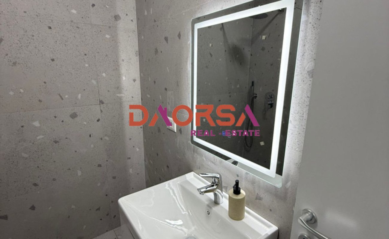 Shitet apartament 1+1 me parkim te shkëmbi kavajes