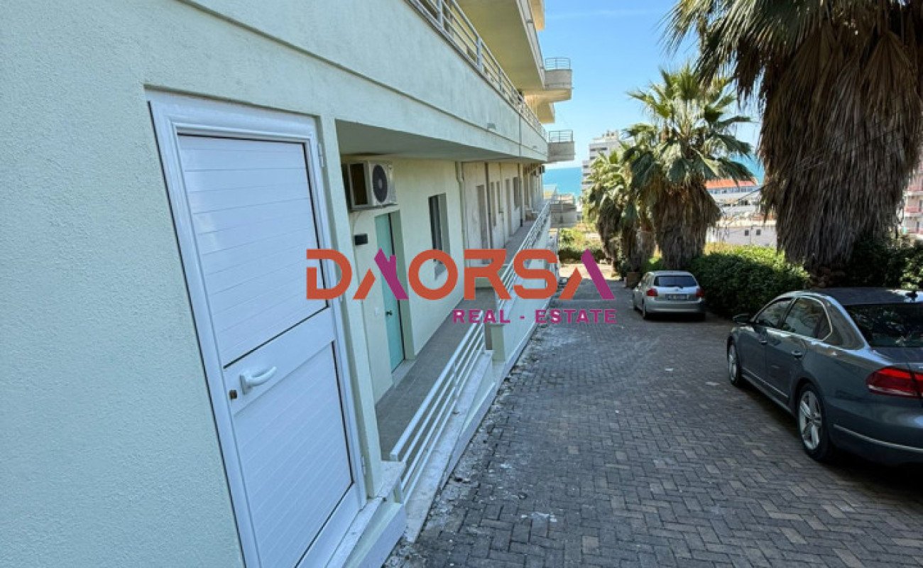 Shitet apartament 1+1 me parkim te shkëmbi kavajes