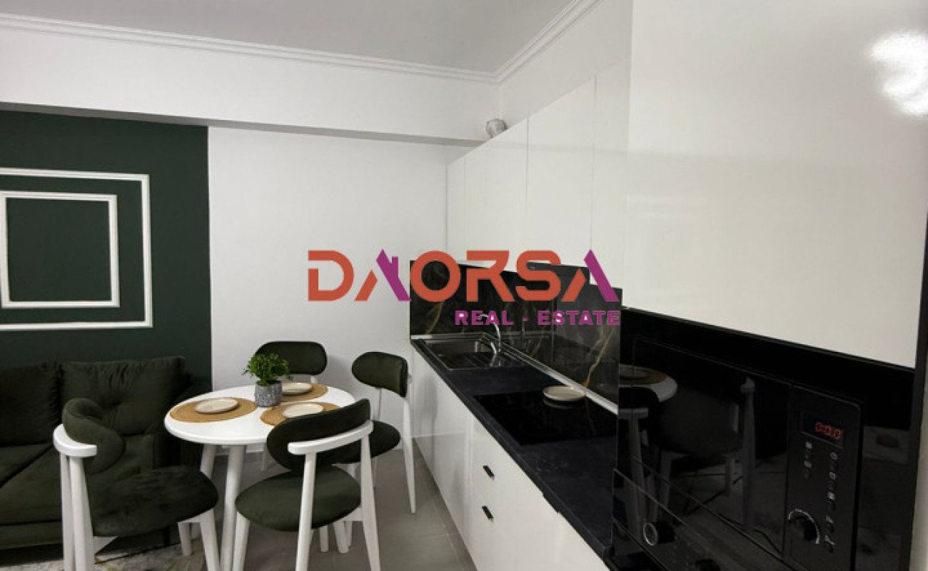 Shitet apartament 1+1 me parkim te shkëmbi kavajes