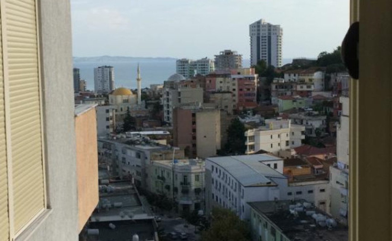 Shitet apartament 1+1 – Qendra e durrësit,