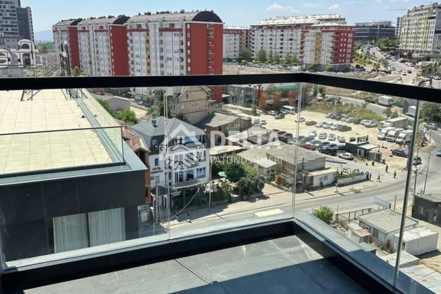Zyre me qira në lagjën Lakrishtë