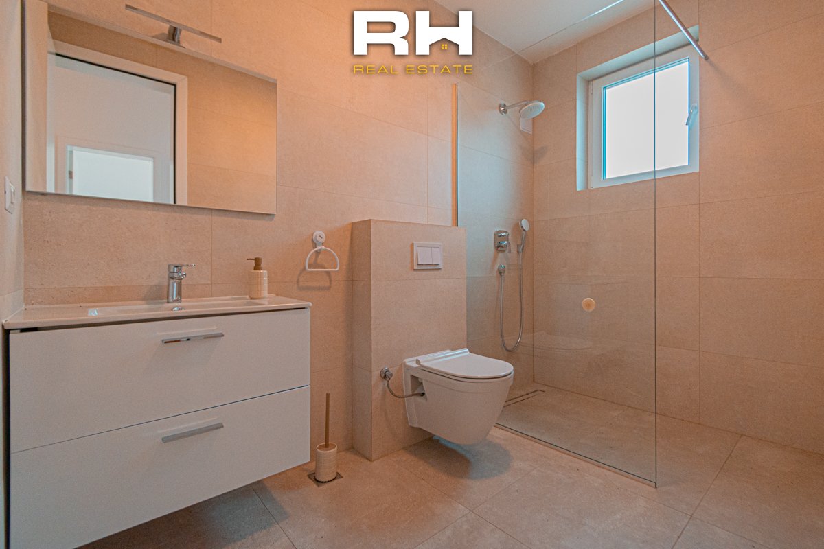 Shtëpi 190m² me #qira në lagjen priam village