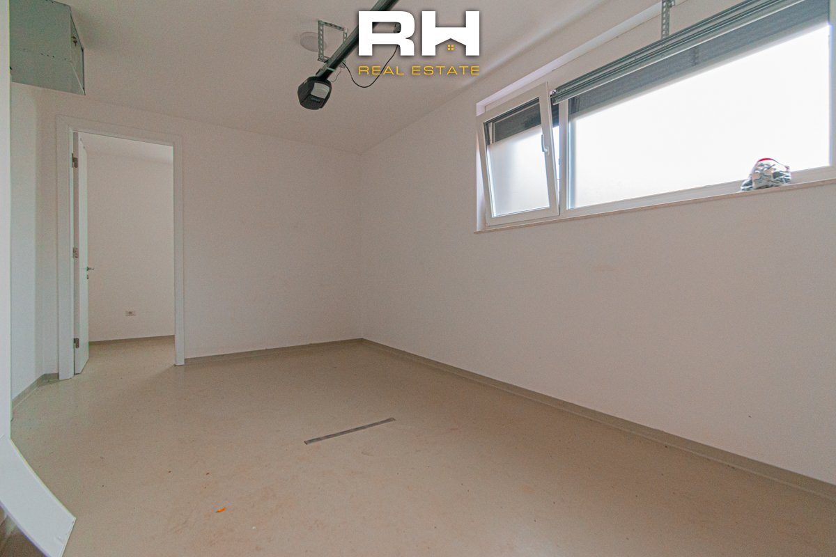 Shtëpi 190m² me #qira në lagjen priam village