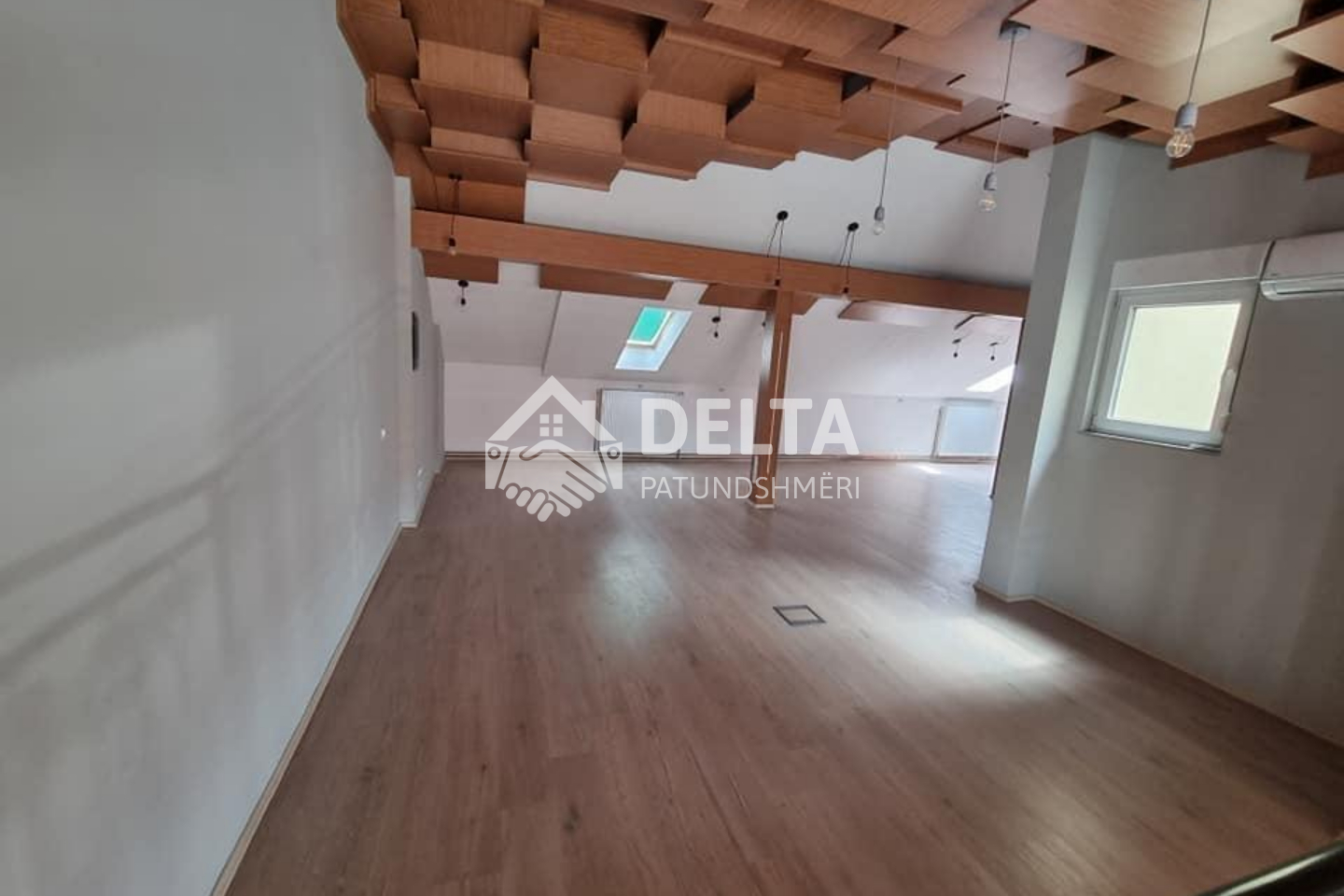 Office 267 square meters for rent in city center
