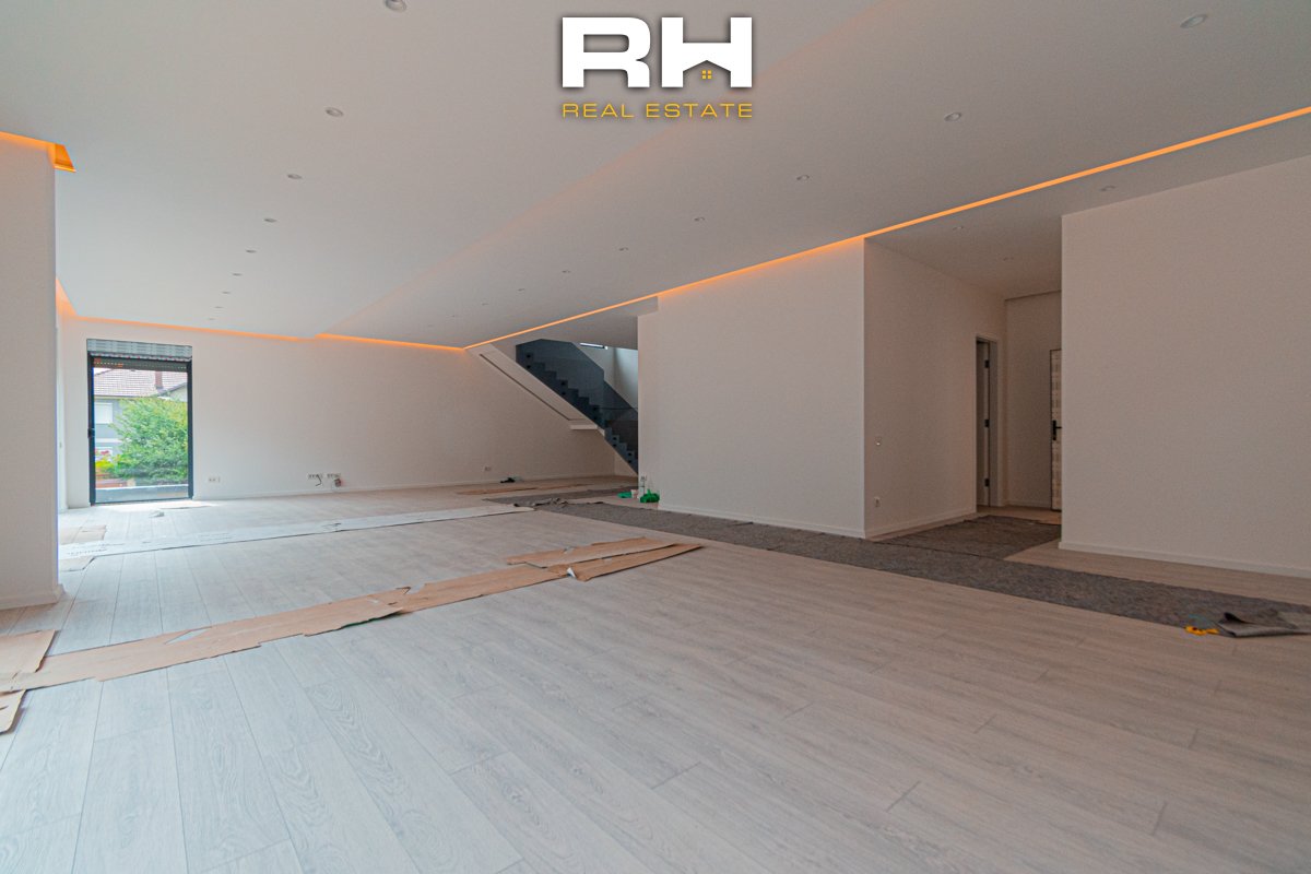 Haus 390m² zu verkauf in lagjen qëndresa, Çagllavicë