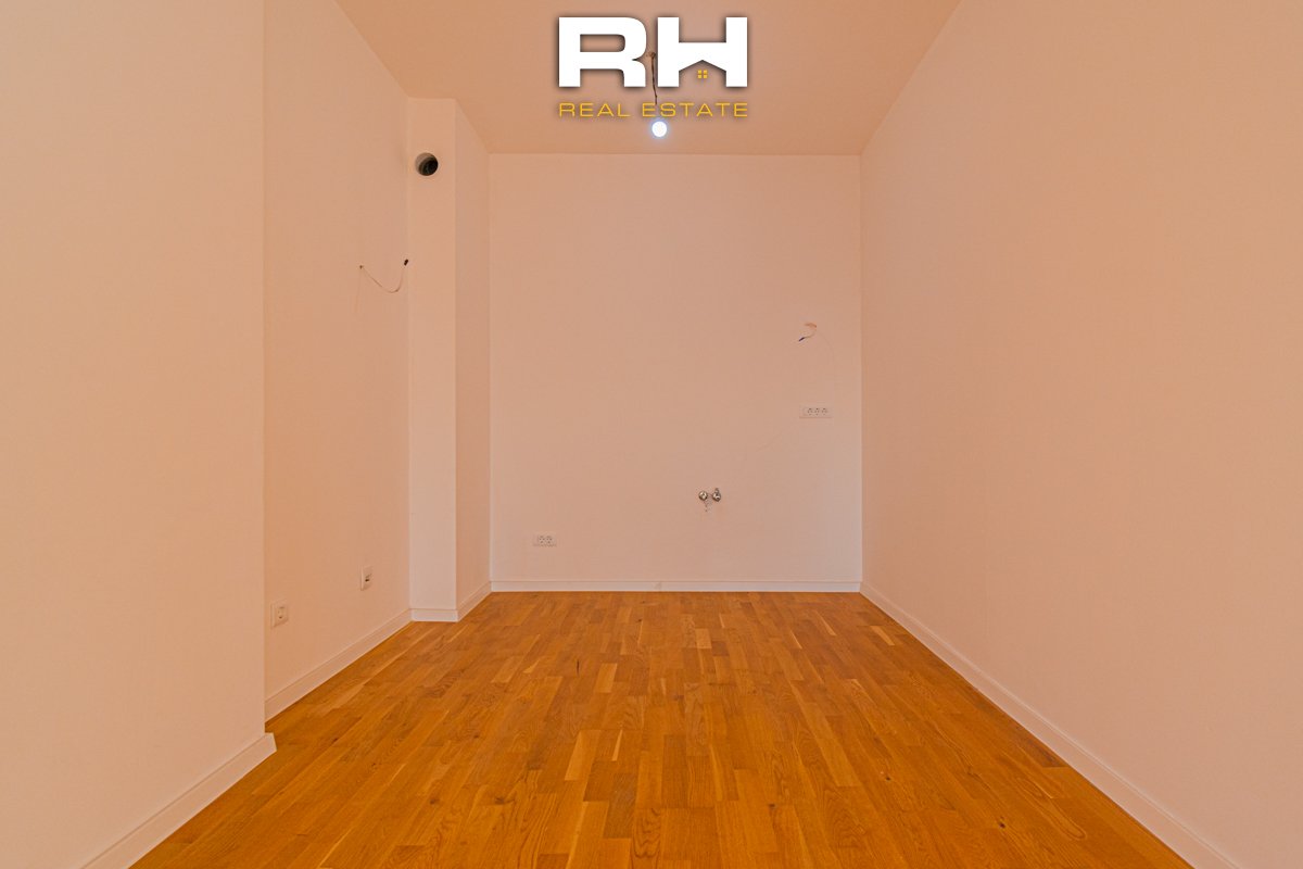 Banesë – Zyre 93m² me #qira në Lakrishtë