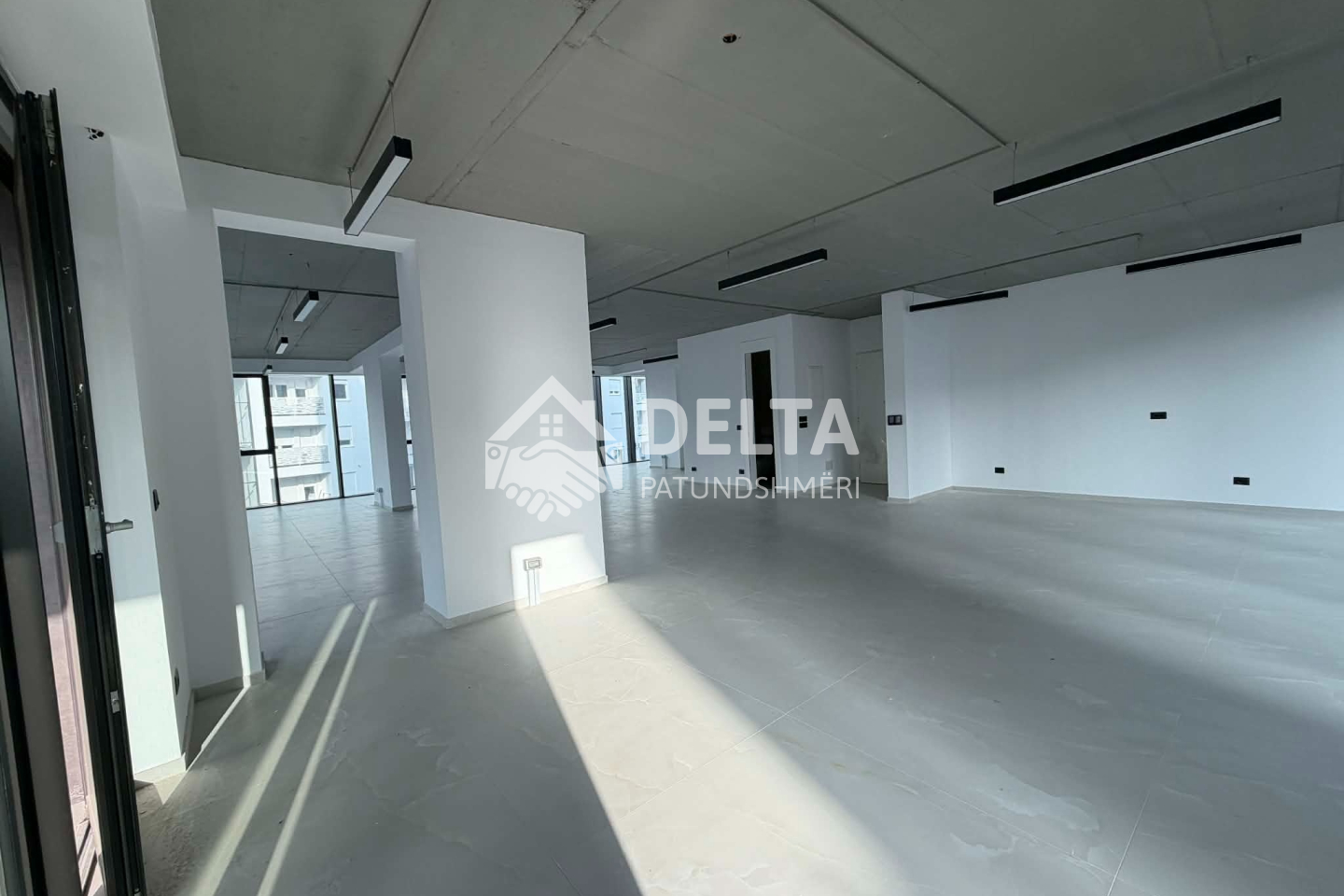 Büro zur miete in Mati 1