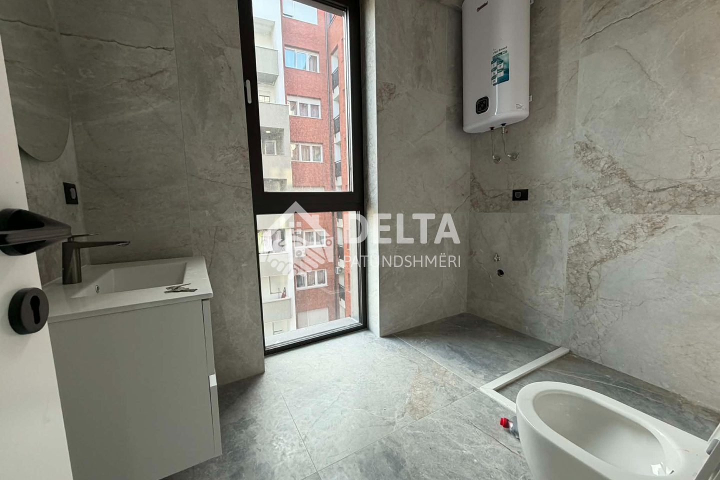 Büro zur miete in Mati 1