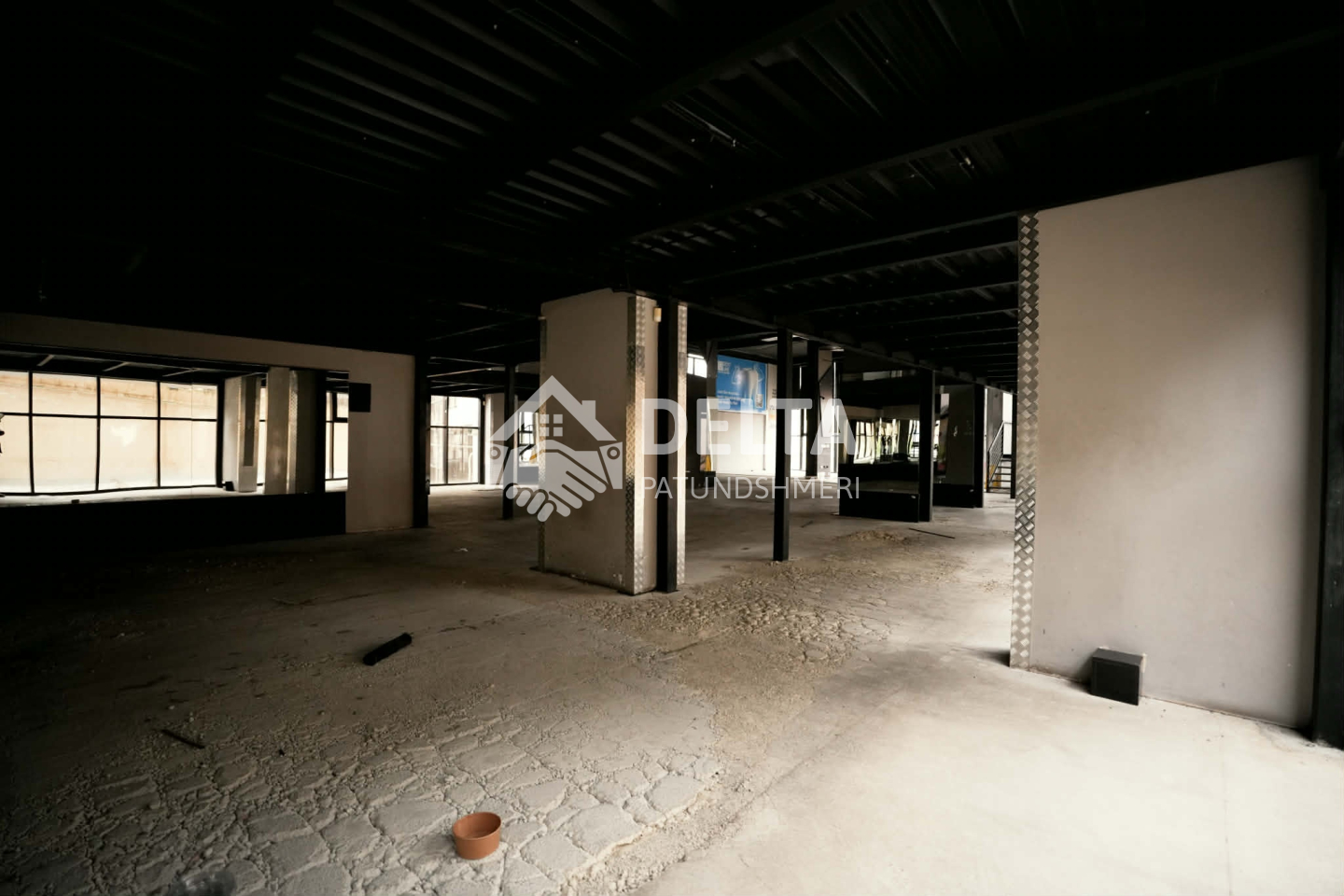 Locale commerciale in affitto in via c
