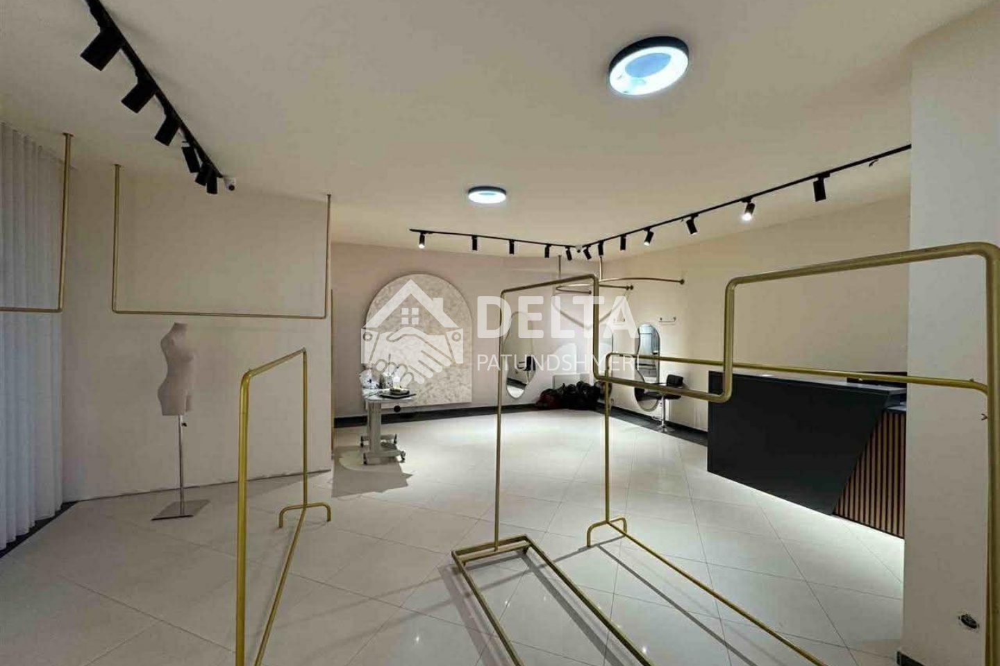 Locale commerciale in affitto in via Muharrem fejza