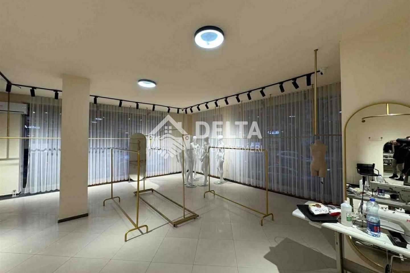 Locale commerciale in affitto in via Muharrem fejza
