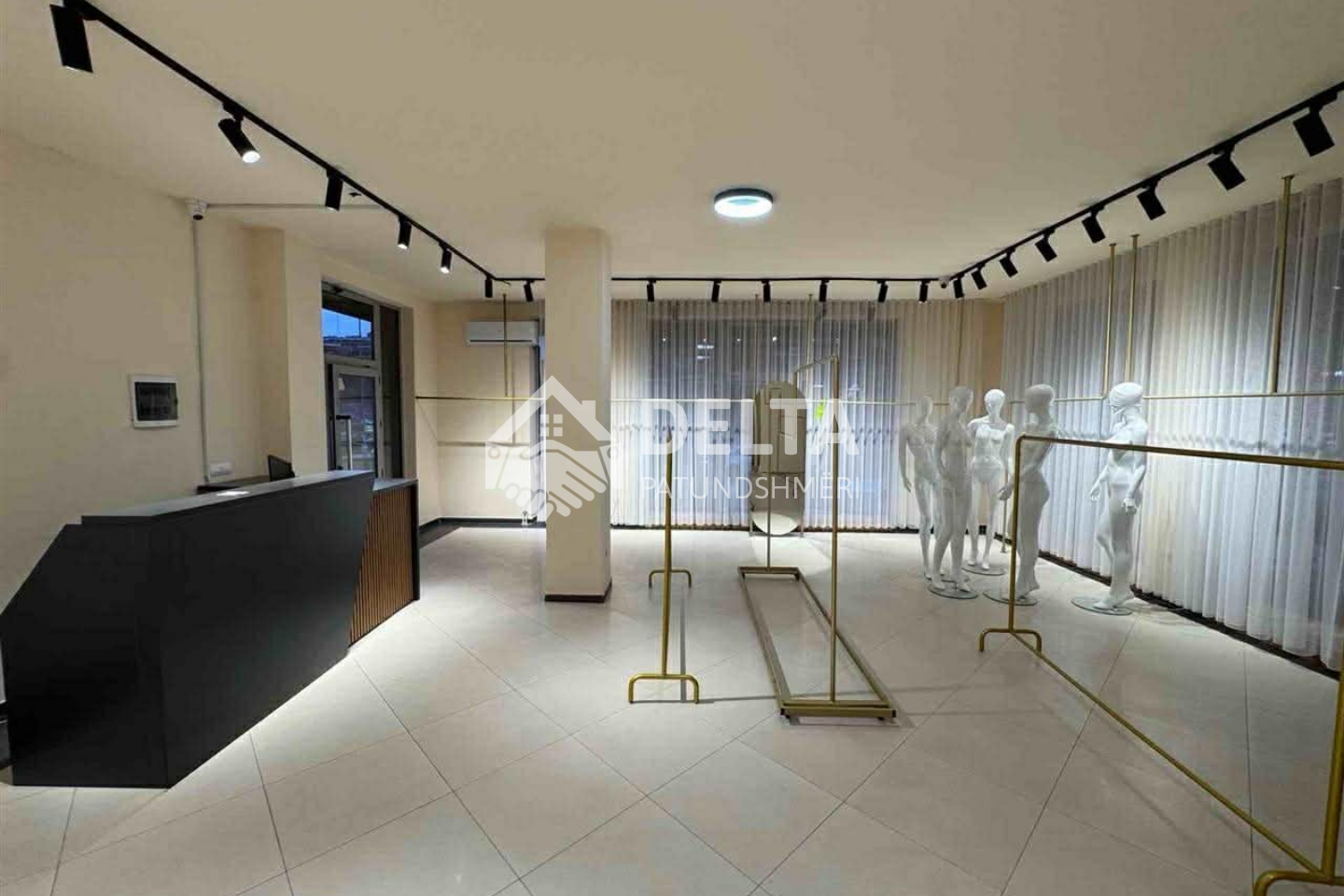 Locale commerciale in affitto in via Muharrem fejza