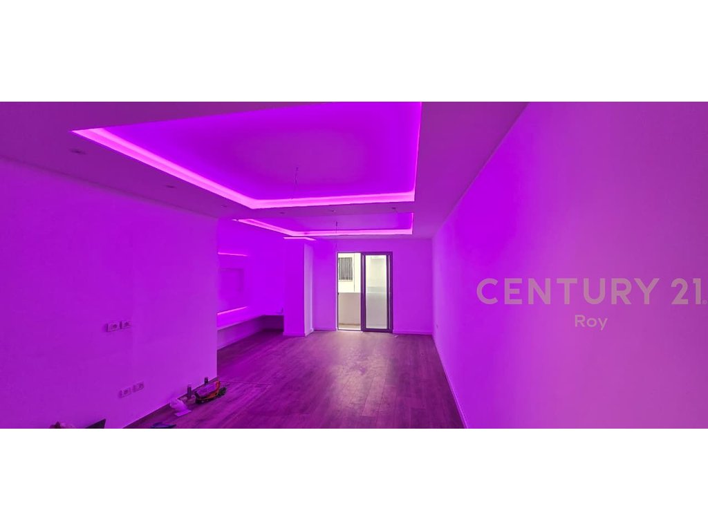 Shitet apartament 2+1 prane stacionit te trenit,durres!! (2)