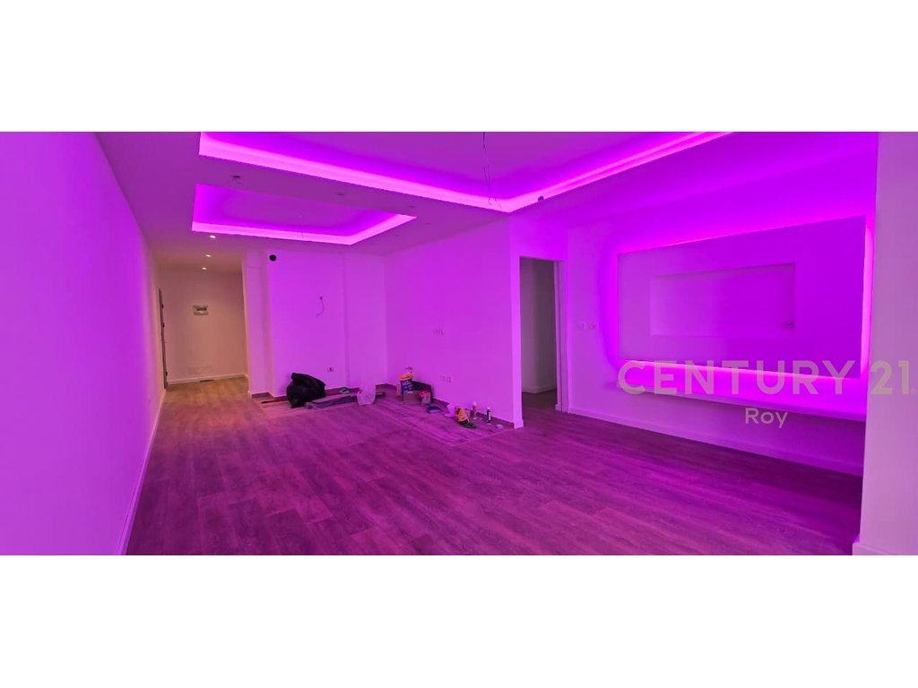 Shitet apartament 2+1 prane stacionit te trenit,durres!! (4)
