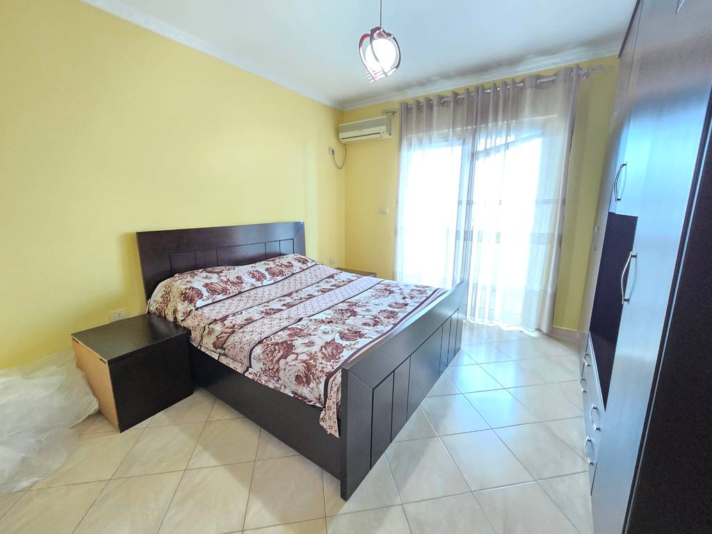 Affittiamo appartamento 2+1+2+garage in via jordan misja!