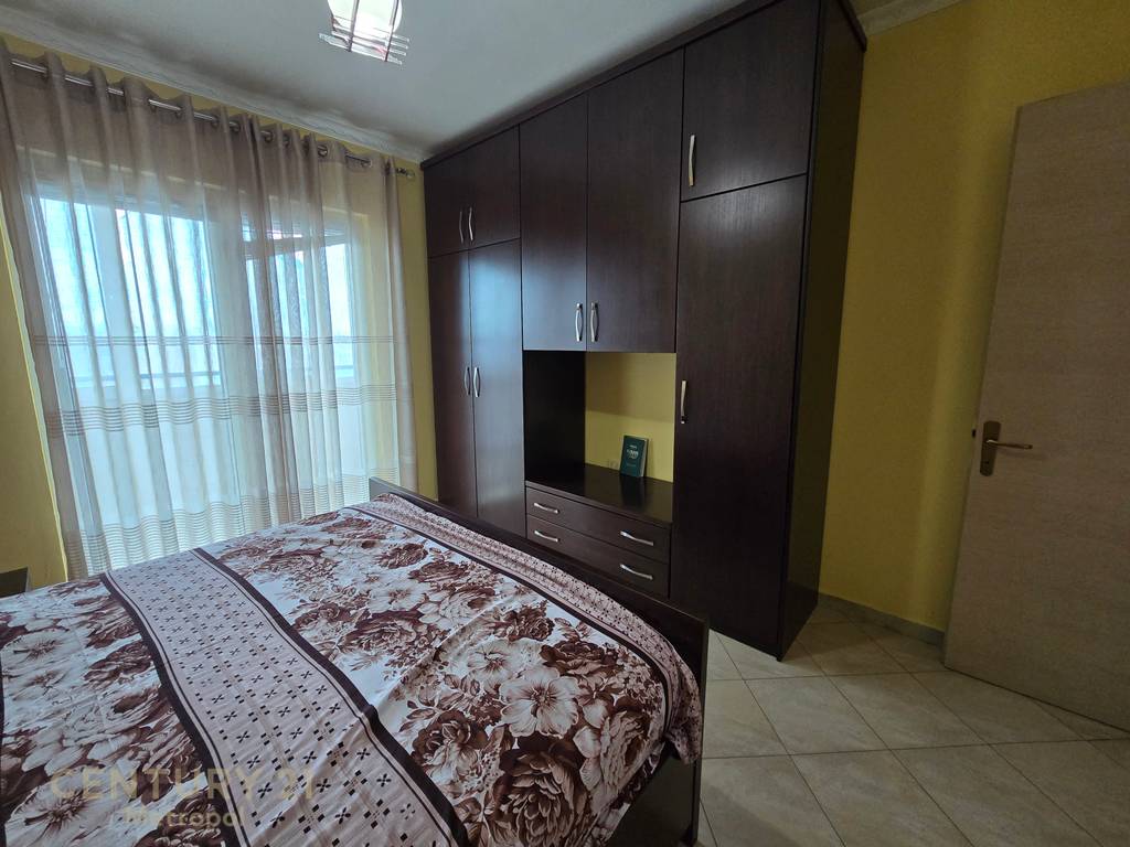 Affittiamo appartamento 2+1+2+garage in via jordan misja!