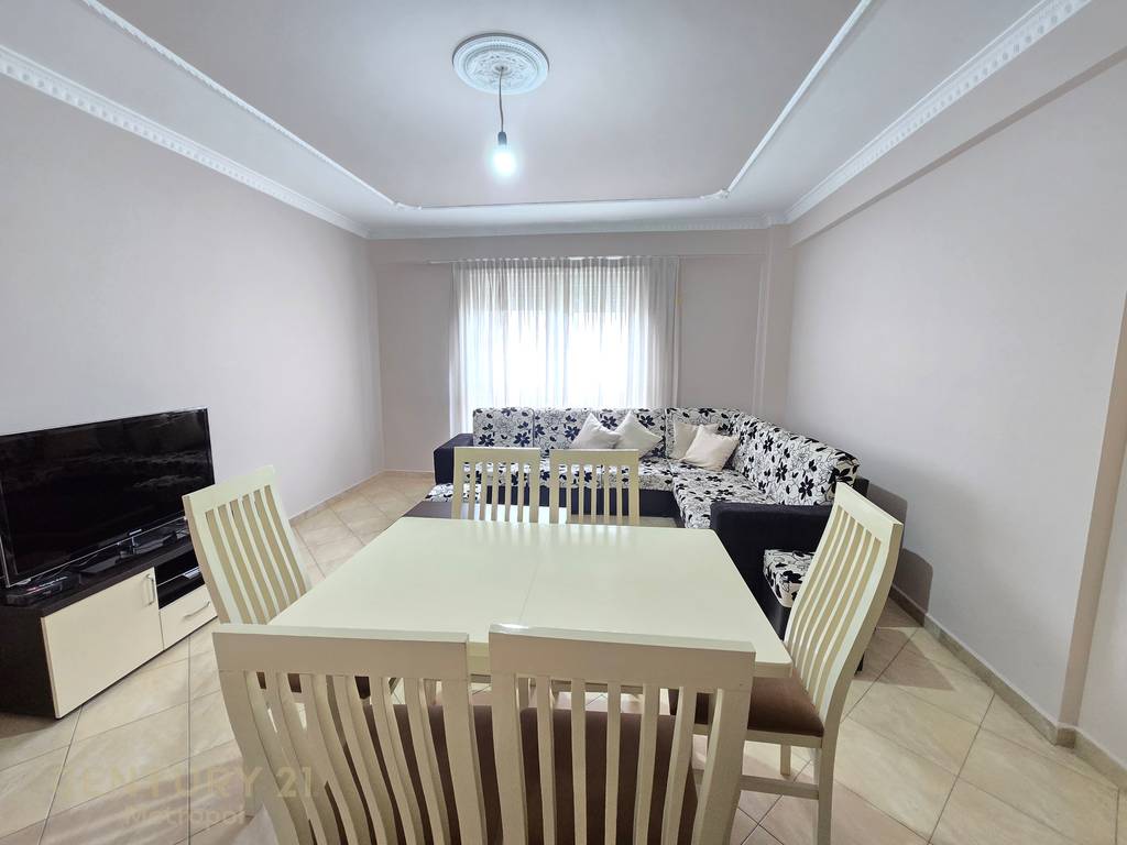 Affittiamo appartamento 2+1+2+garage in via jordan misja!