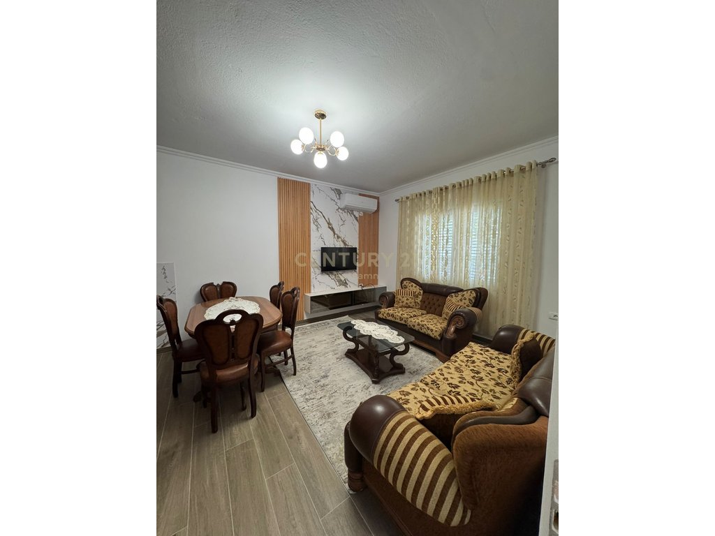 Affittiamo appartamento 2+1+2+garage in via jordan misja!