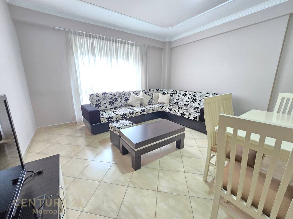 Affittiamo appartamento 2+1+2+garage in via jordan misja!