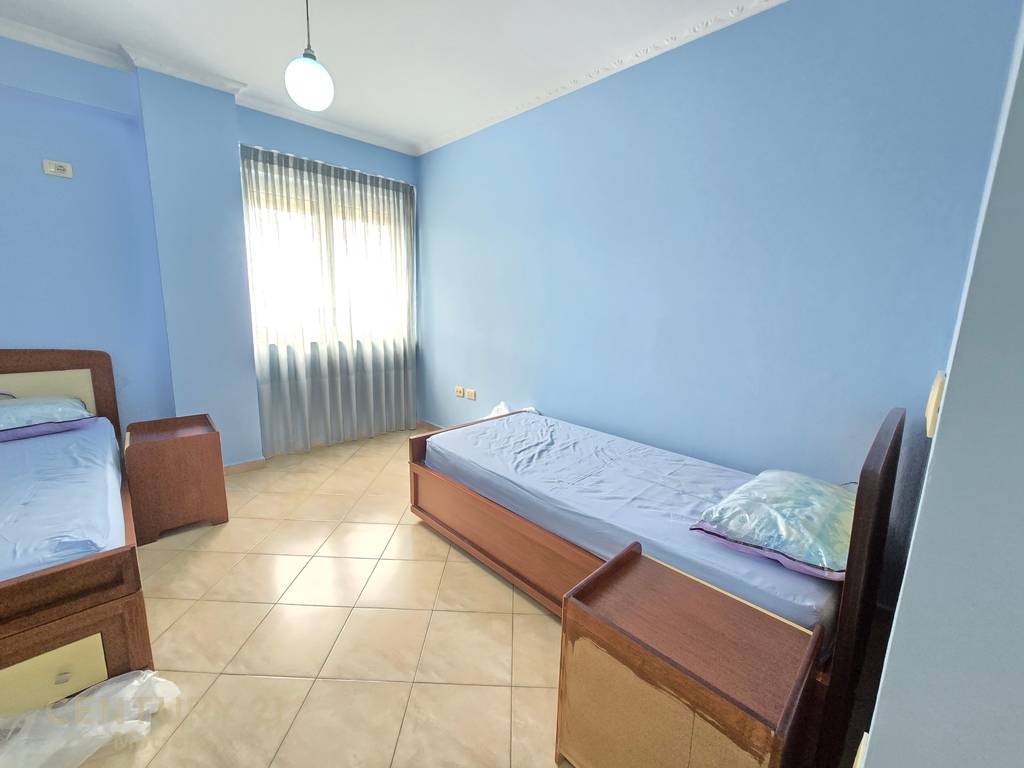 Affittiamo appartamento 2+1+2+garage in via jordan misja!