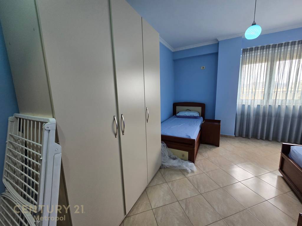 Affittiamo appartamento 2+1+2+garage in via jordan misja!